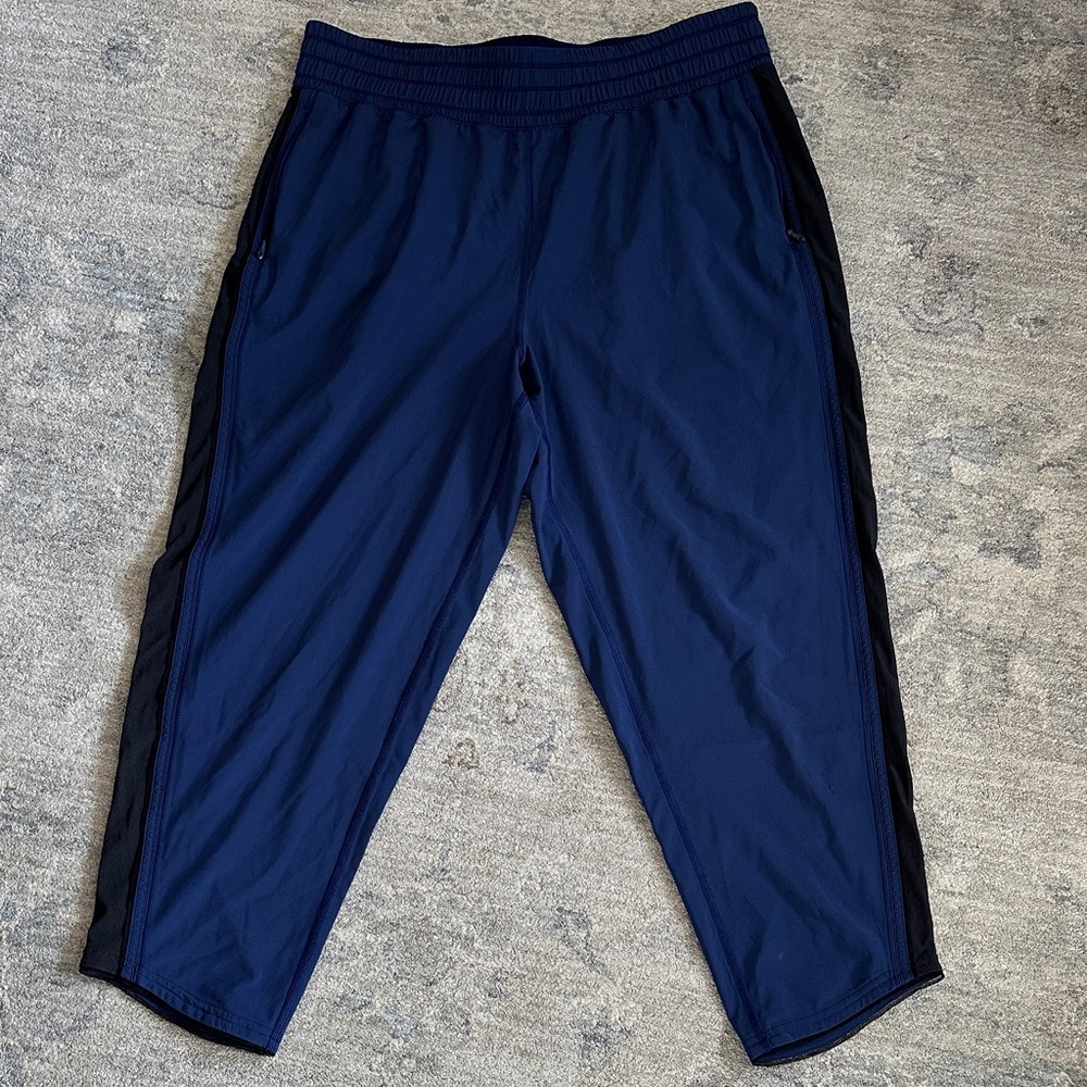 Lululemon women’s athletic pants
Size 8
Color navy and black